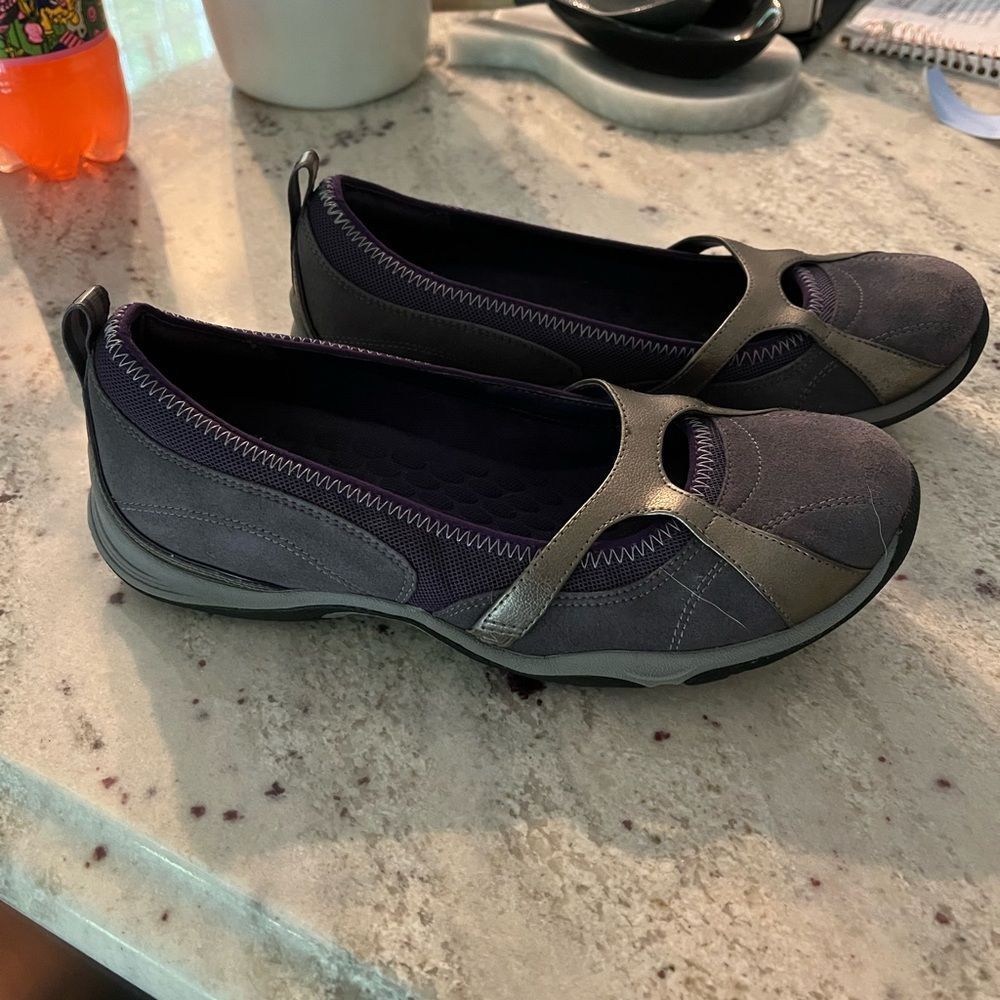 Privo Women's Flats in Charcoal and Black